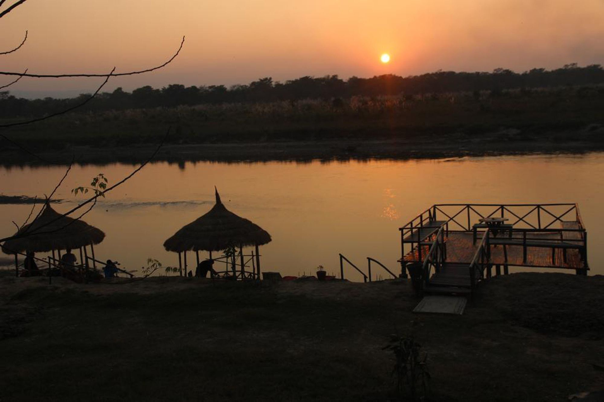 Jungle Sunset Camp Hotel Sauraha Buitenkant foto